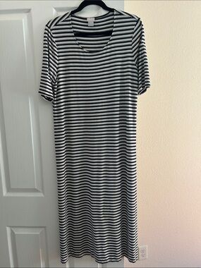 🌞 Chico's Black/White Striped Short-Sleeve Maxes Dress